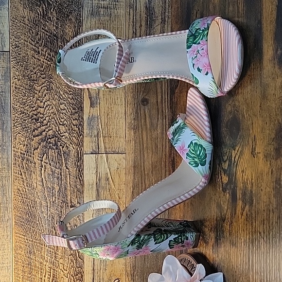 New, Wedge, Floral & Pink Stripe Print, Sandals, Size US 10 - Picture 1 of 8